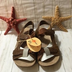 Earth Spirit Womens Almond Sandals Sz 6.5